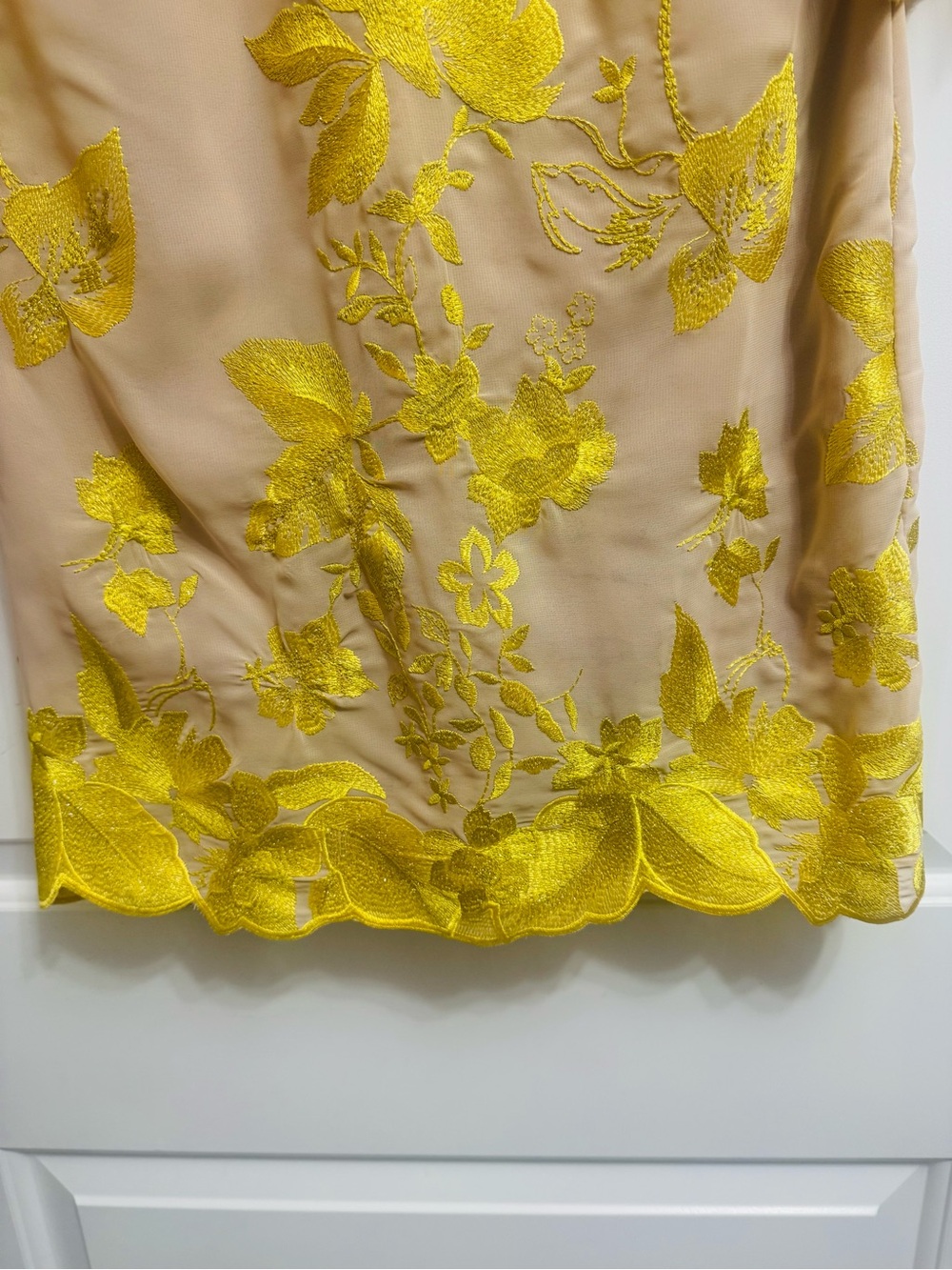 Dress the Population Embroidered Floral Shift Dress Yellow Nude Gold Medium - Picture 7 of 10